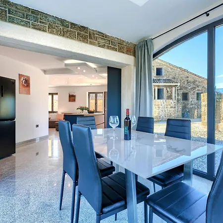 Solaria By Interhome Livade