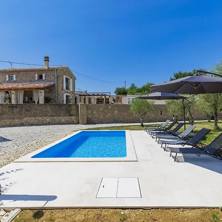 Solaria By Interhome Ливаде